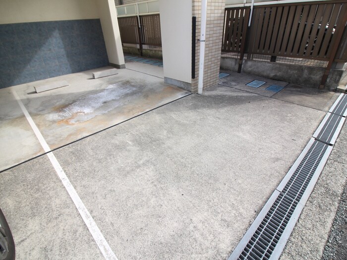 物件外観写真6　(駐車場)