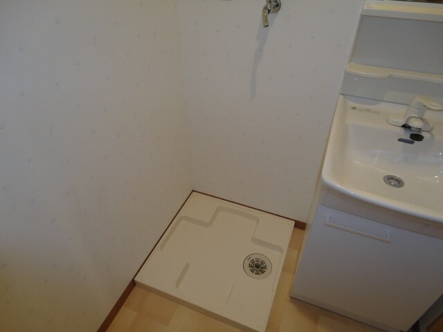 物件内観写真14　(洗濯機置場)