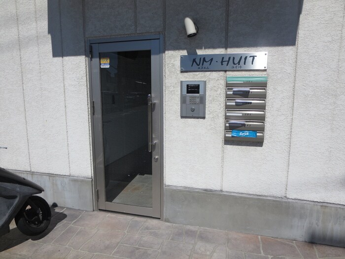 物件外観写真3　(エントランス部分)