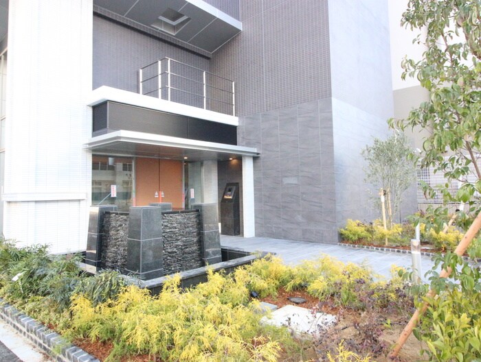 物件外観写真2　(エントランス部分)