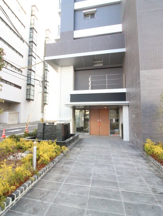 物件外観写真3　(エントランス部分)