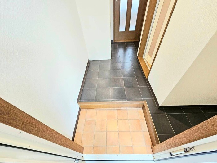 物件内観写真18　(玄関)