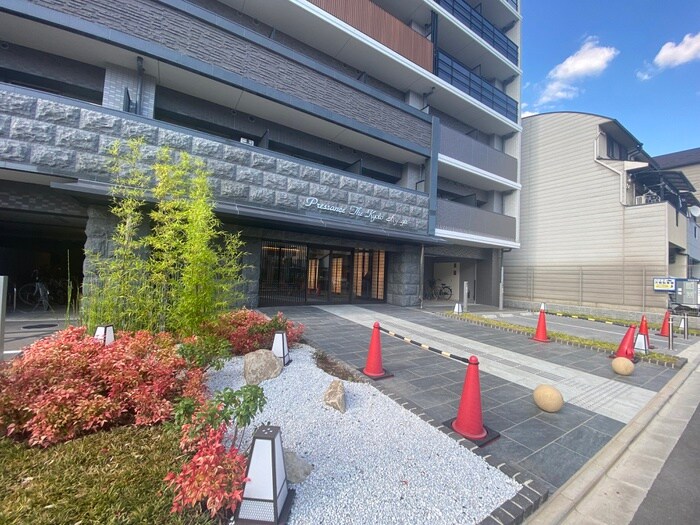 物件外観写真2　(エントランス部分)