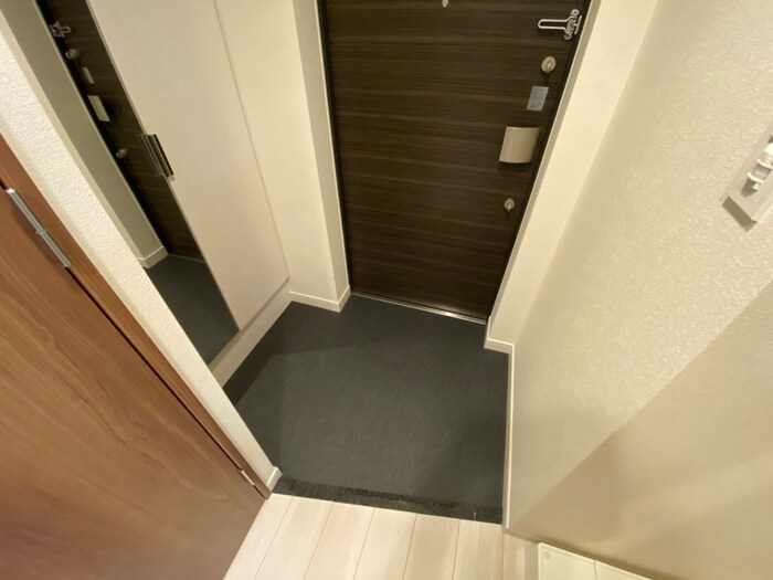 物件内観写真16　(玄関)