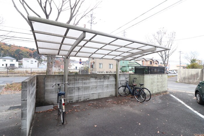 物件外観写真2　(駐輪場)