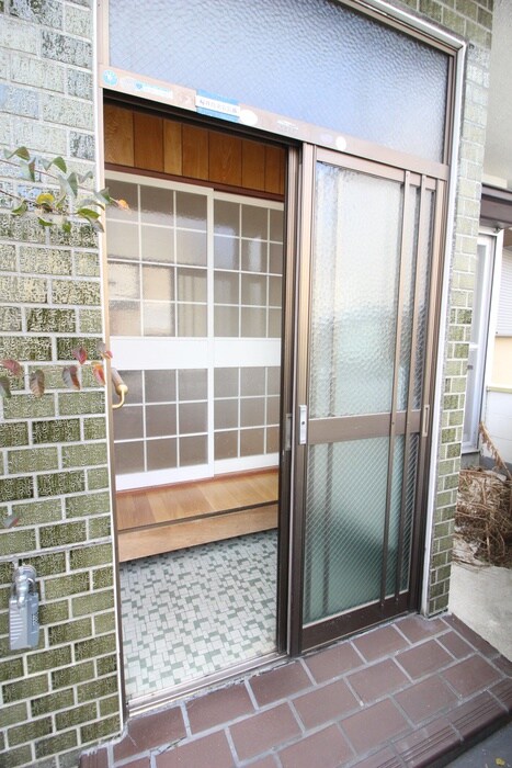 物件内観写真18　(玄関)