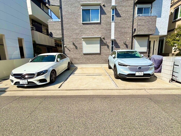 物件外観写真2　(駐車場)