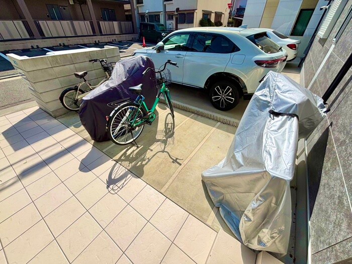 物件外観写真3　(駐輪場)