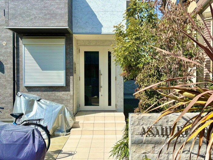 物件外観写真4　(エントランス部分)