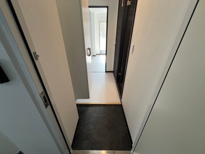 物件内観写真16　(玄関)