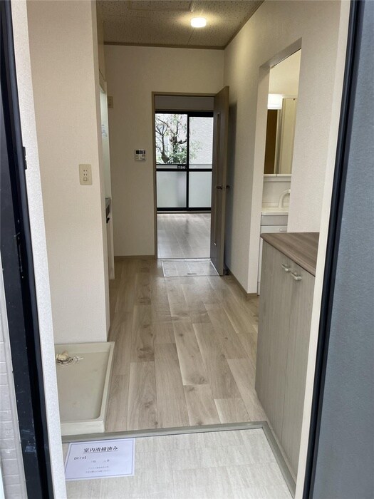 物件内観写真11　(玄関)