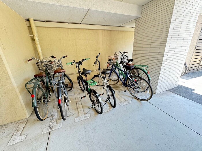 物件外観写真5　(駐輪場)