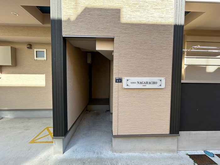 物件外観写真4　(エントランス部分)