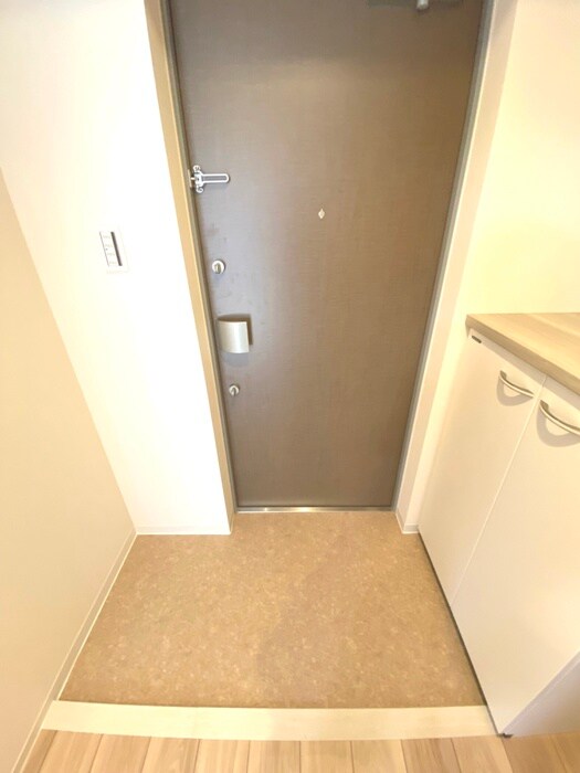 物件内観写真12　(玄関)
