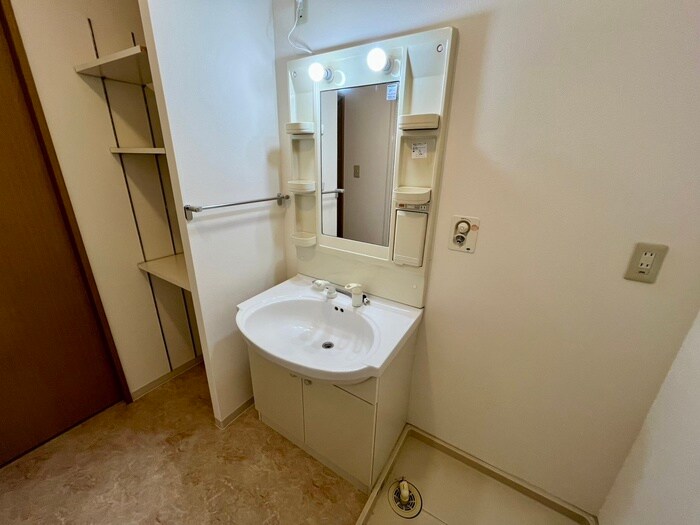 物件内観写真11　(洗面)