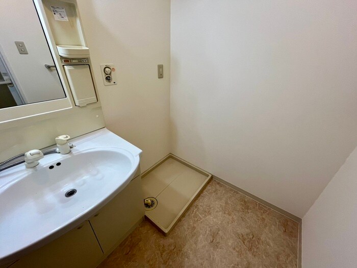 物件内観写真14　(洗濯機置場)