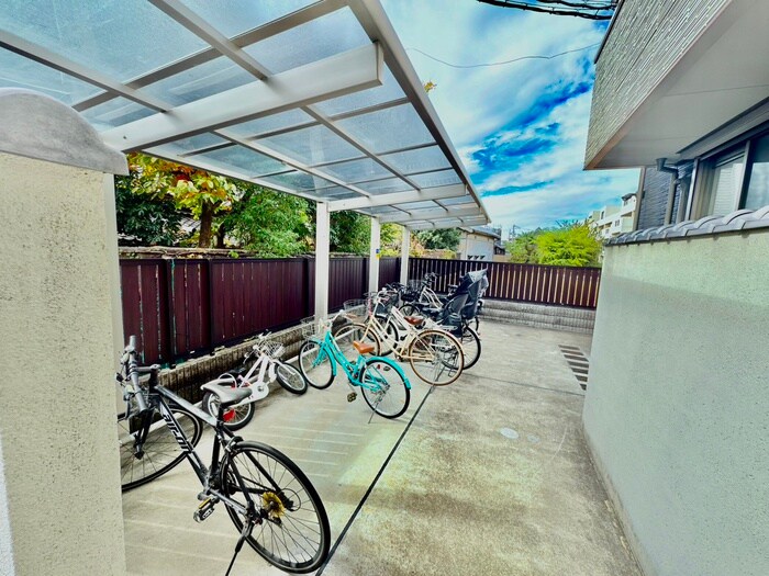 物件外観写真4　(駐輪場)