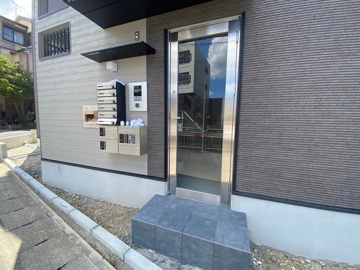 物件外観写真4　(エントランス部分)