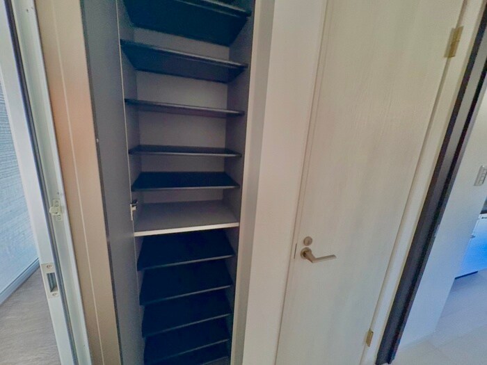 物件内観写真8　(靴箱)