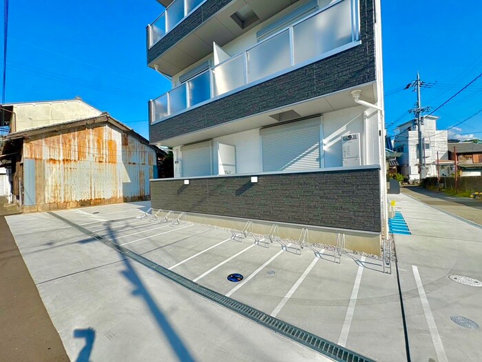 物件外観写真3　(駐車場)