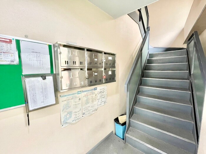 物件外観写真5　(エントランス部分)