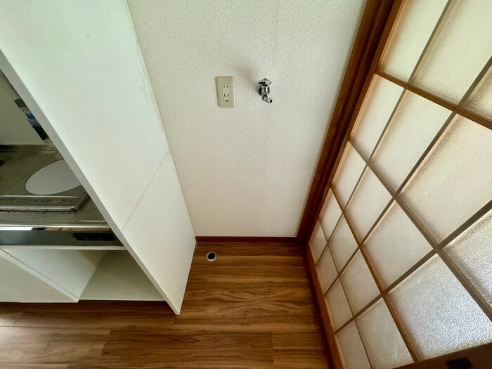 物件内観写真12　(洗濯機置場)