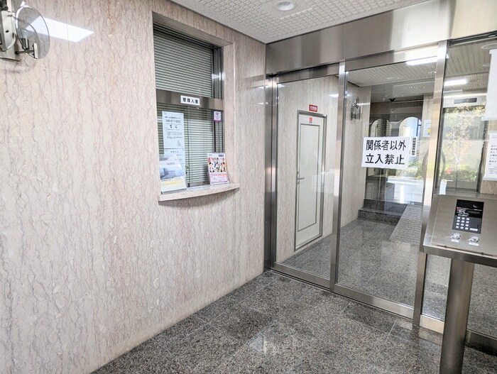 物件外観写真4　(エントランス部分)