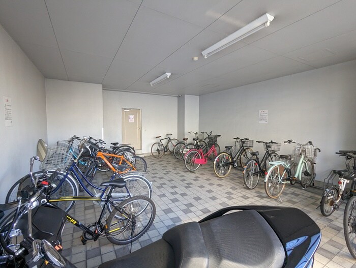 物件外観写真5　(駐輪場)