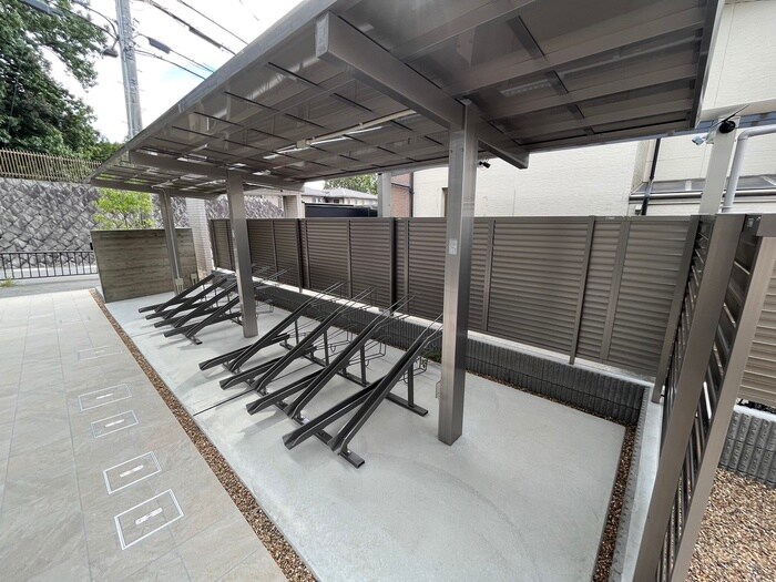 物件外観写真5　(駐輪場)