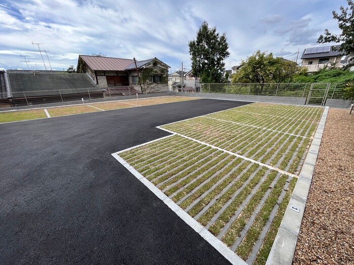 物件外観写真6　(駐車場)