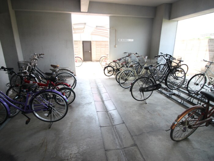 物件外観写真4　(駐輪場)