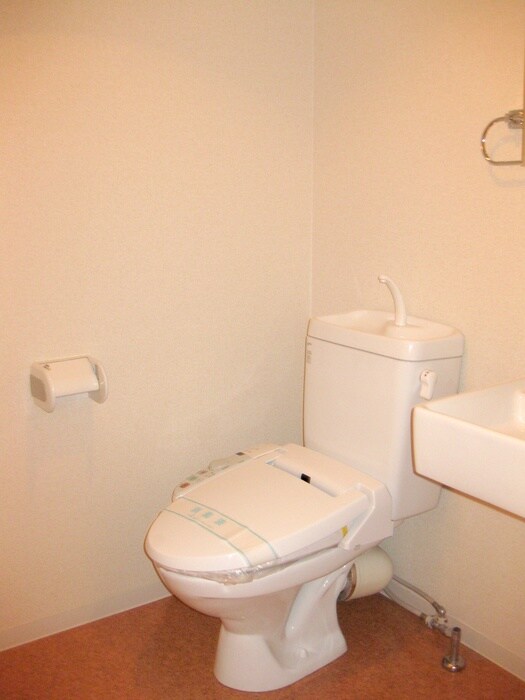 物件内観写真8　(トイレ)