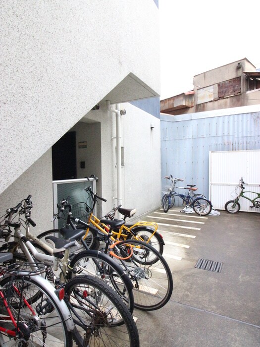 物件外観写真4　(駐輪場)
