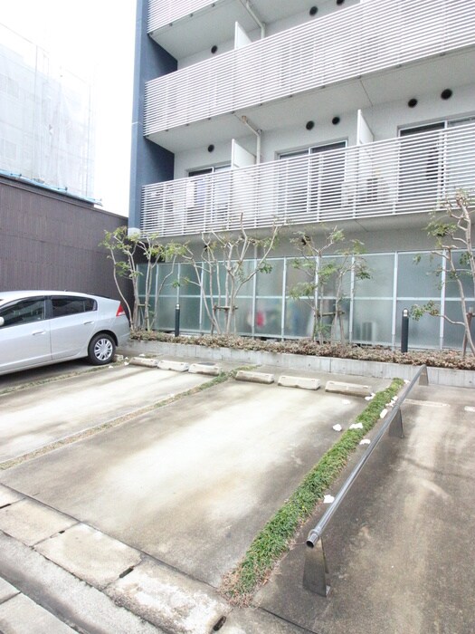 物件外観写真5　(駐車場)