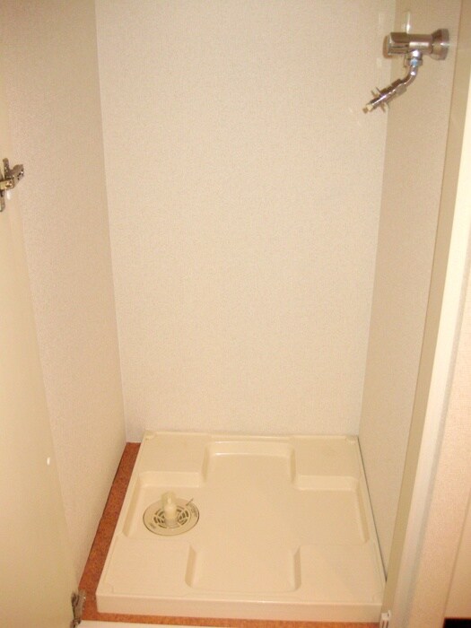 物件内観写真12　(洗濯機置場)