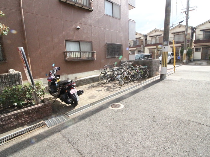 物件外観写真6　(駐輪場)