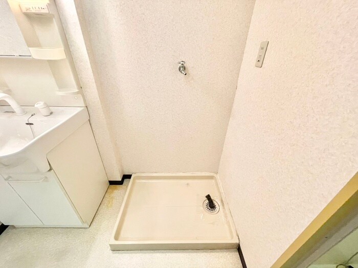 物件内観写真12　(洗濯機置場)