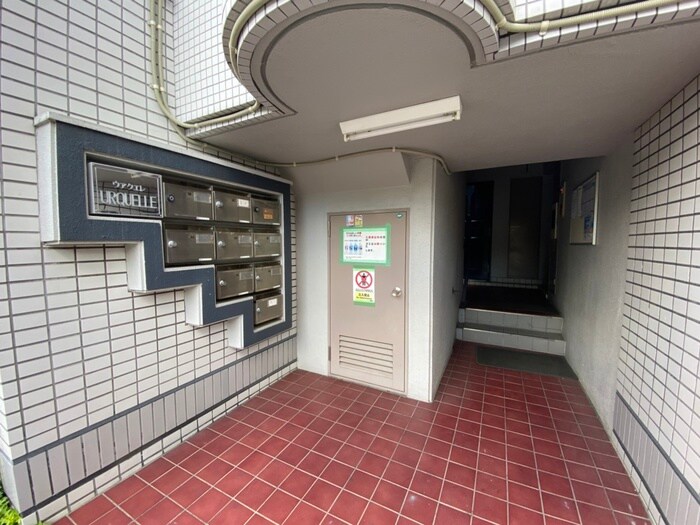 物件外観写真2　(エントランス部分)