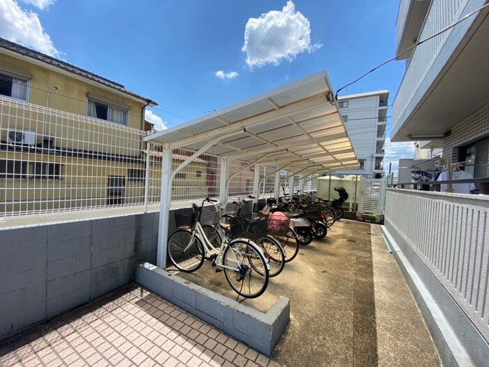 物件外観写真4　(駐輪場)