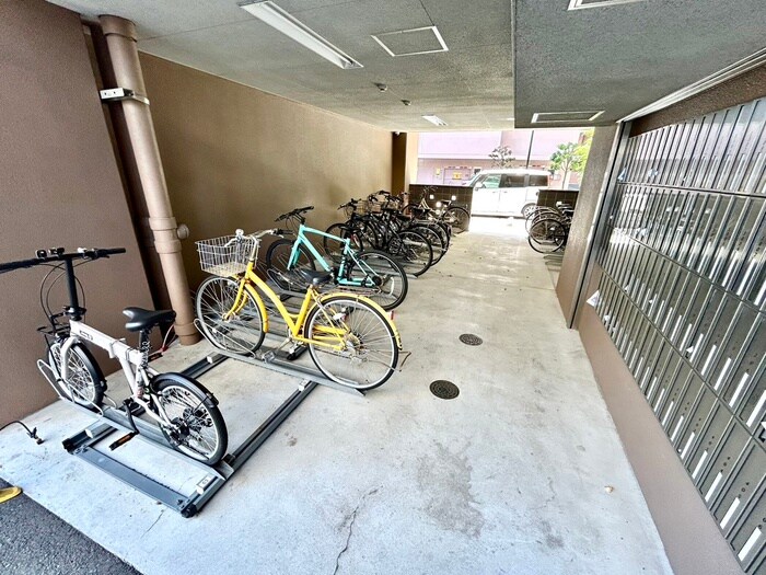 物件外観写真4　(駐輪場)