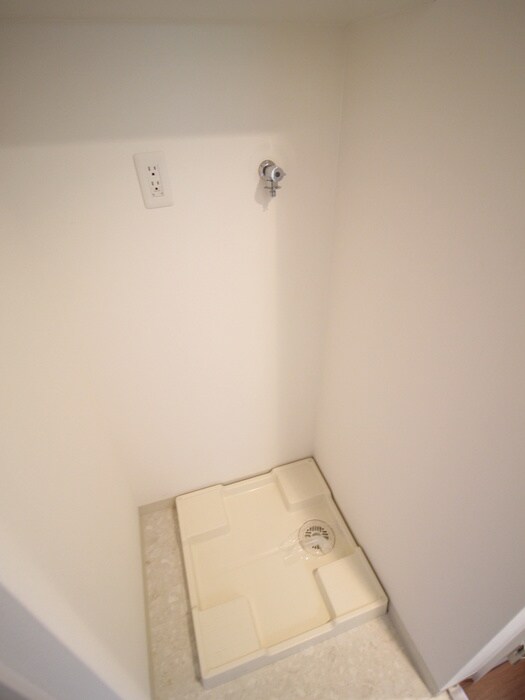 物件内観写真13　(洗濯機置場)
