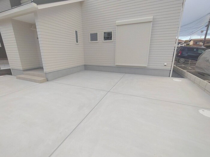 物件外観写真5　(駐車場)