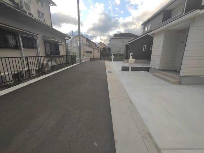 物件外観写真6　(エントランス部分)