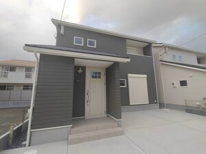 春日丘5丁目戸建貸家B号棟外観写真