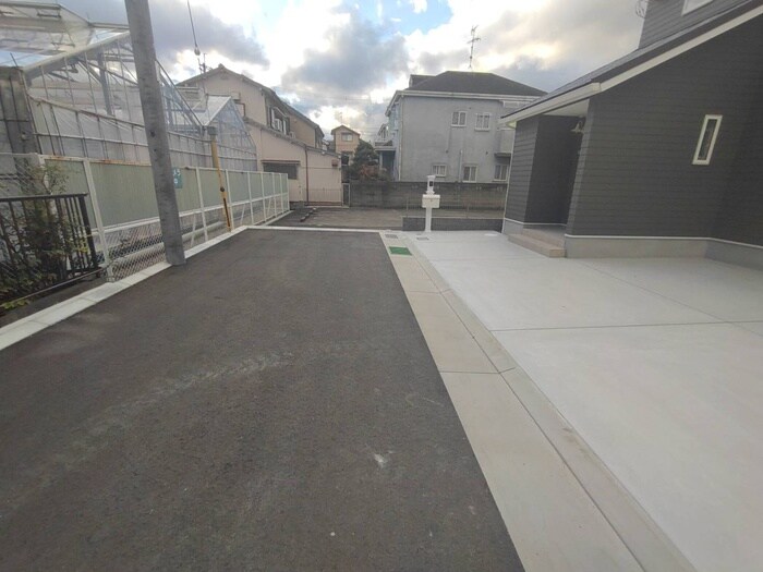 物件外観写真6　(エントランス部分)