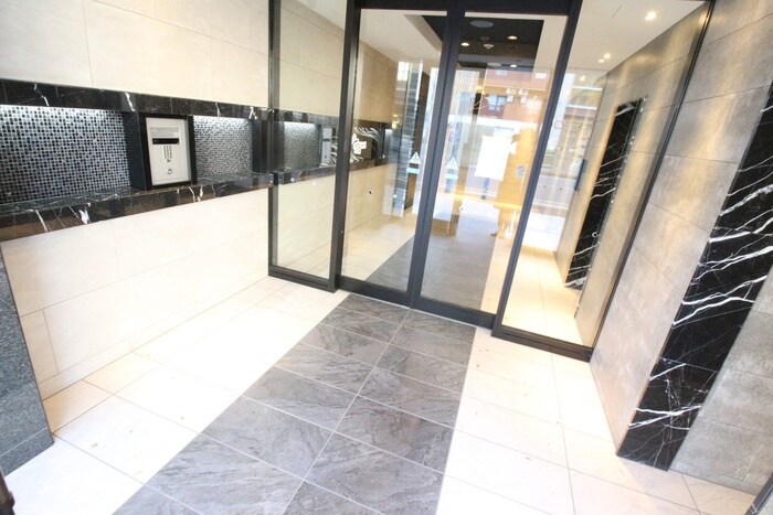 物件外観写真3　(エントランス部分)