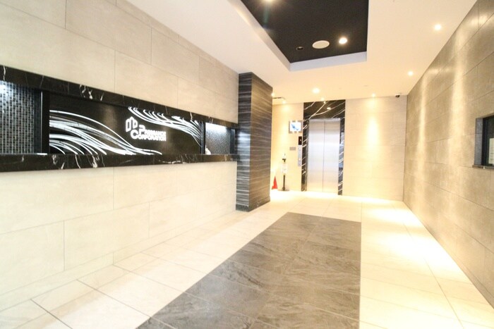 物件外観写真4　(エントランス部分)