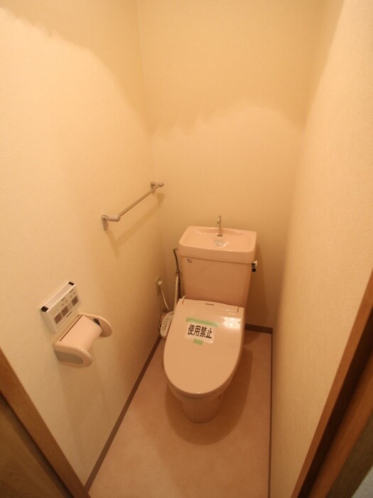 物件内観写真8　(トイレ)