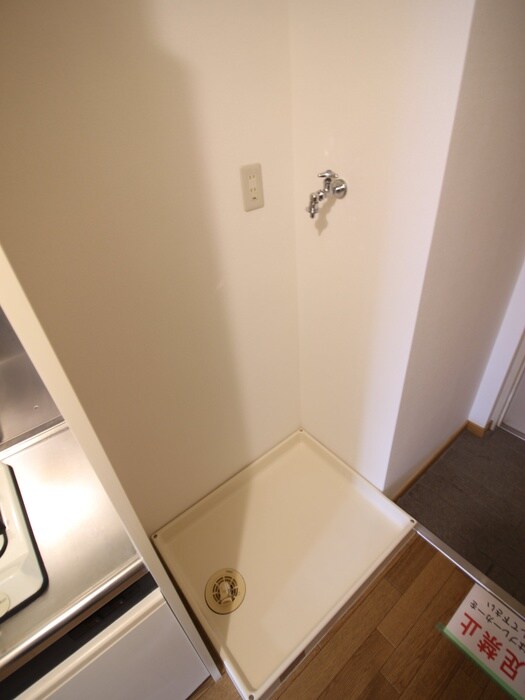 物件内観写真9　(洗濯機置場)