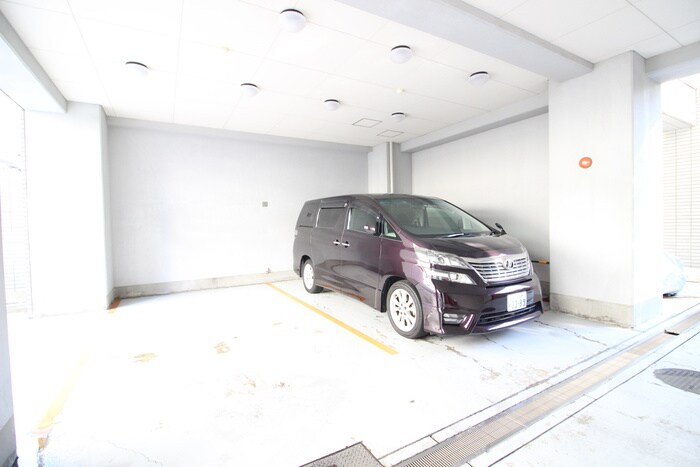 物件外観写真5　(駐車場)